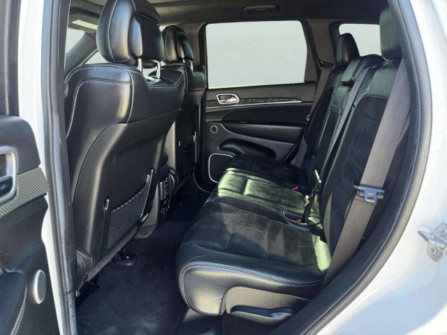 Used 2015 Jeep Grand Cherokee SRT image 35
