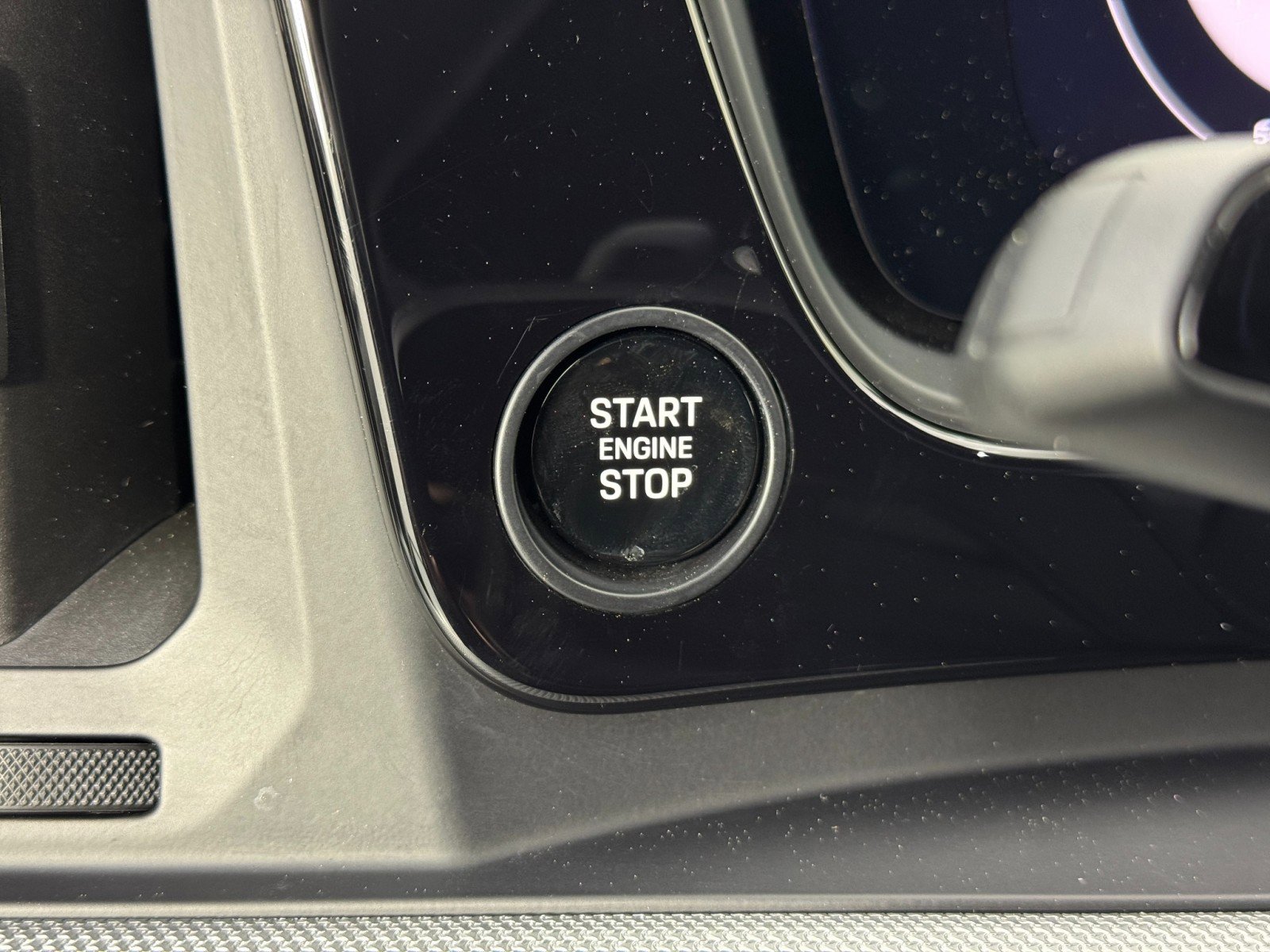 Used 2024 Porsche Cayenne w/ Technology Package image 19