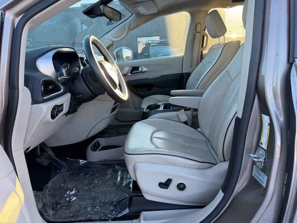 Used 2017 Chrysler Pacifica Platinum image 19