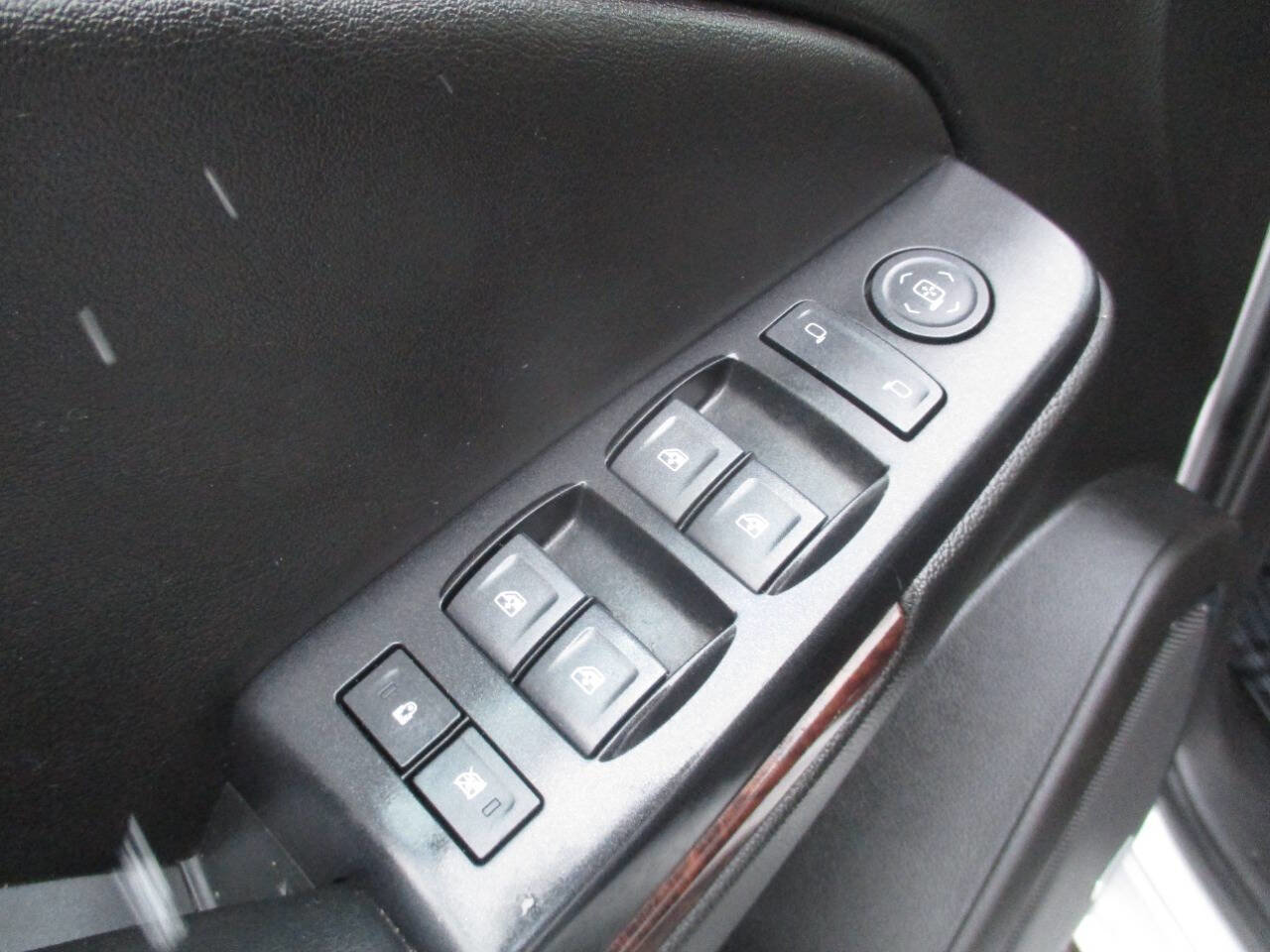 Used 2018 GMC Yukon XL SLE w/ SLE Value Package image 14