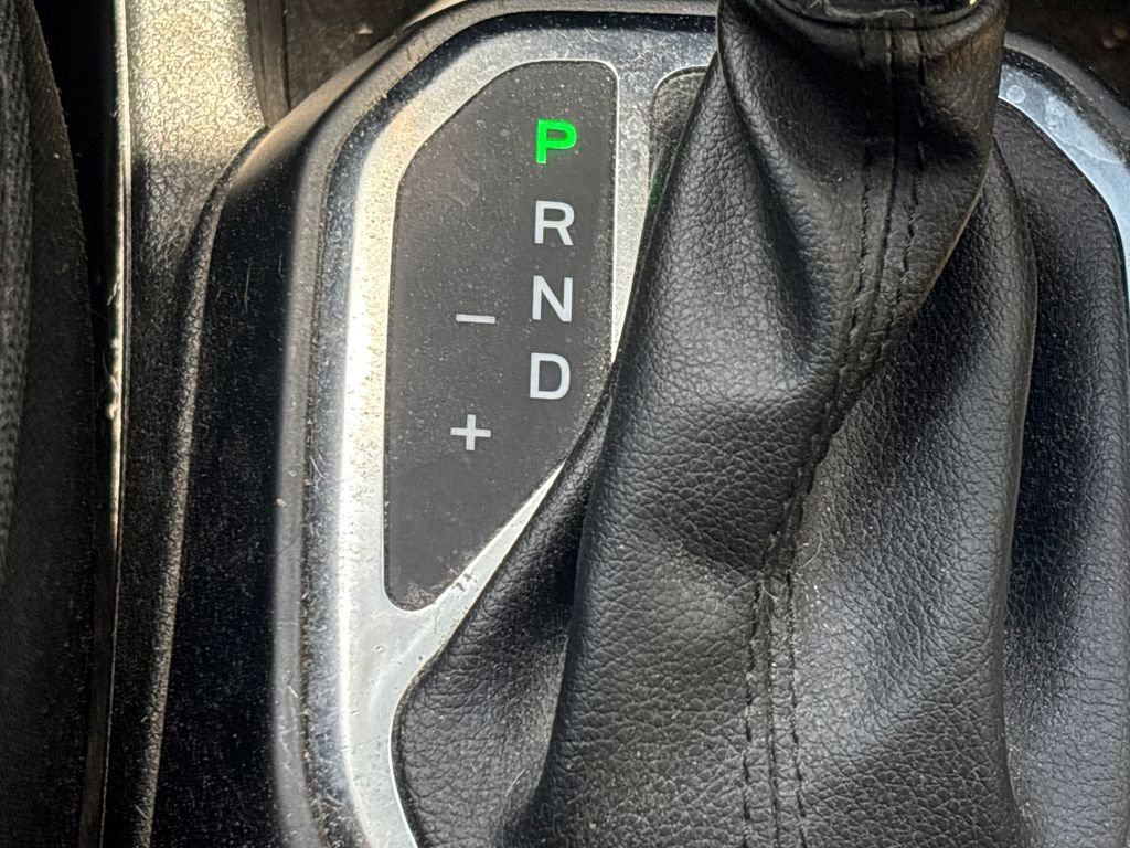 Used 2018 Jeep Renegade Latitude w/ Popular Equipment Group FWD image 15