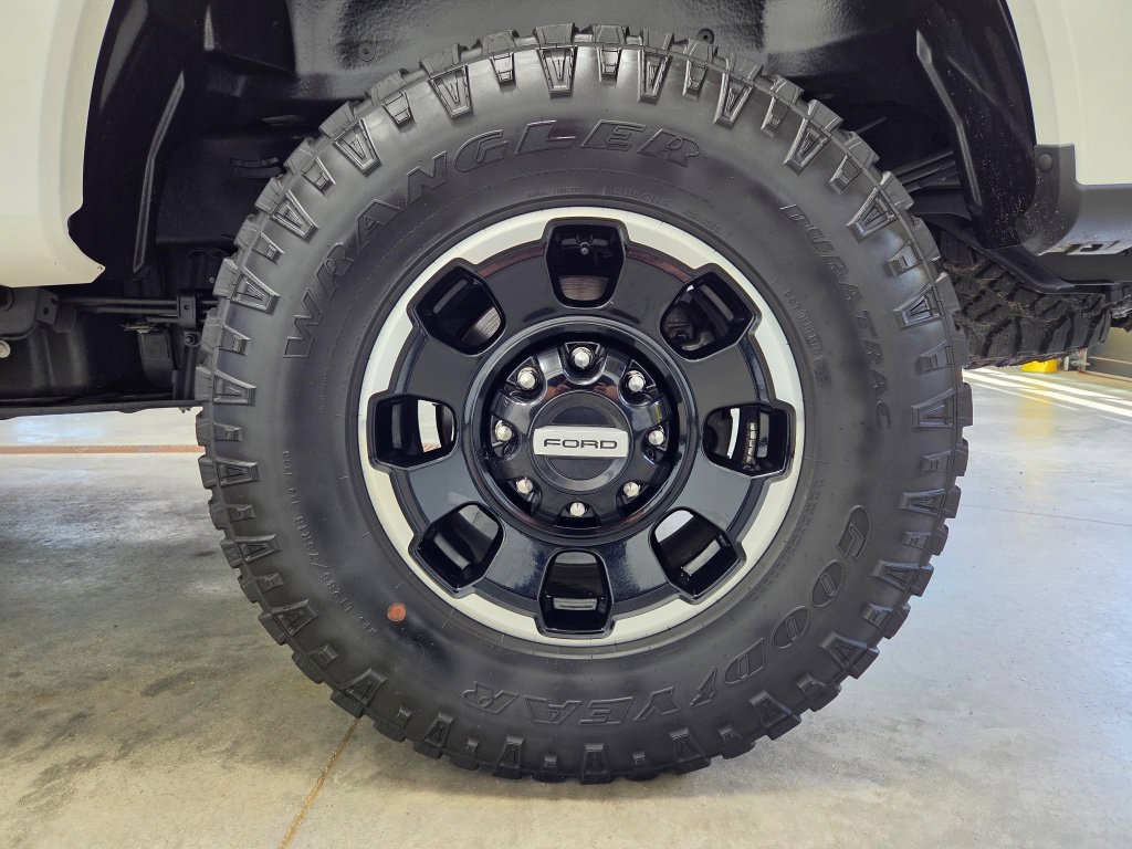 Used 2025 Ford F250 4x4 Crew Cab Super Duty image 14
