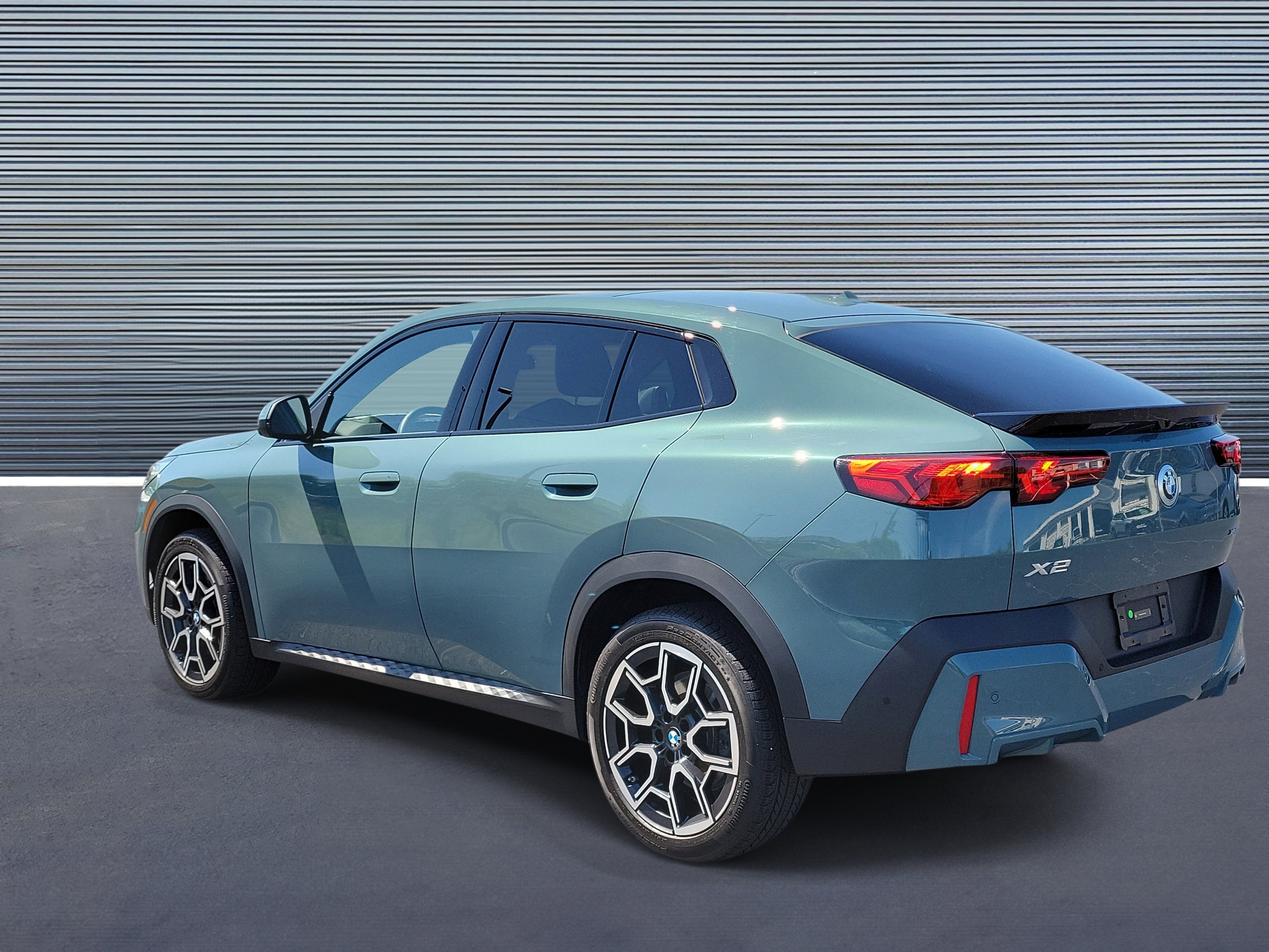 Used 2025 BMW X2 xDrive28i AWD/4WD image 4