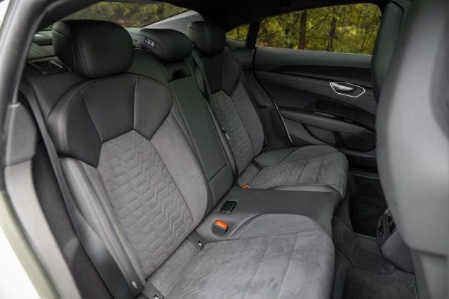 Used 2022 Audi e-tron GT Premium Plus AWD/4WD image 46