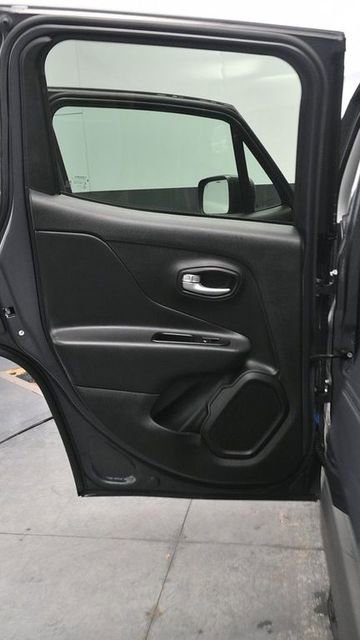 Used 2023 Jeep Renegade Latitude image 16