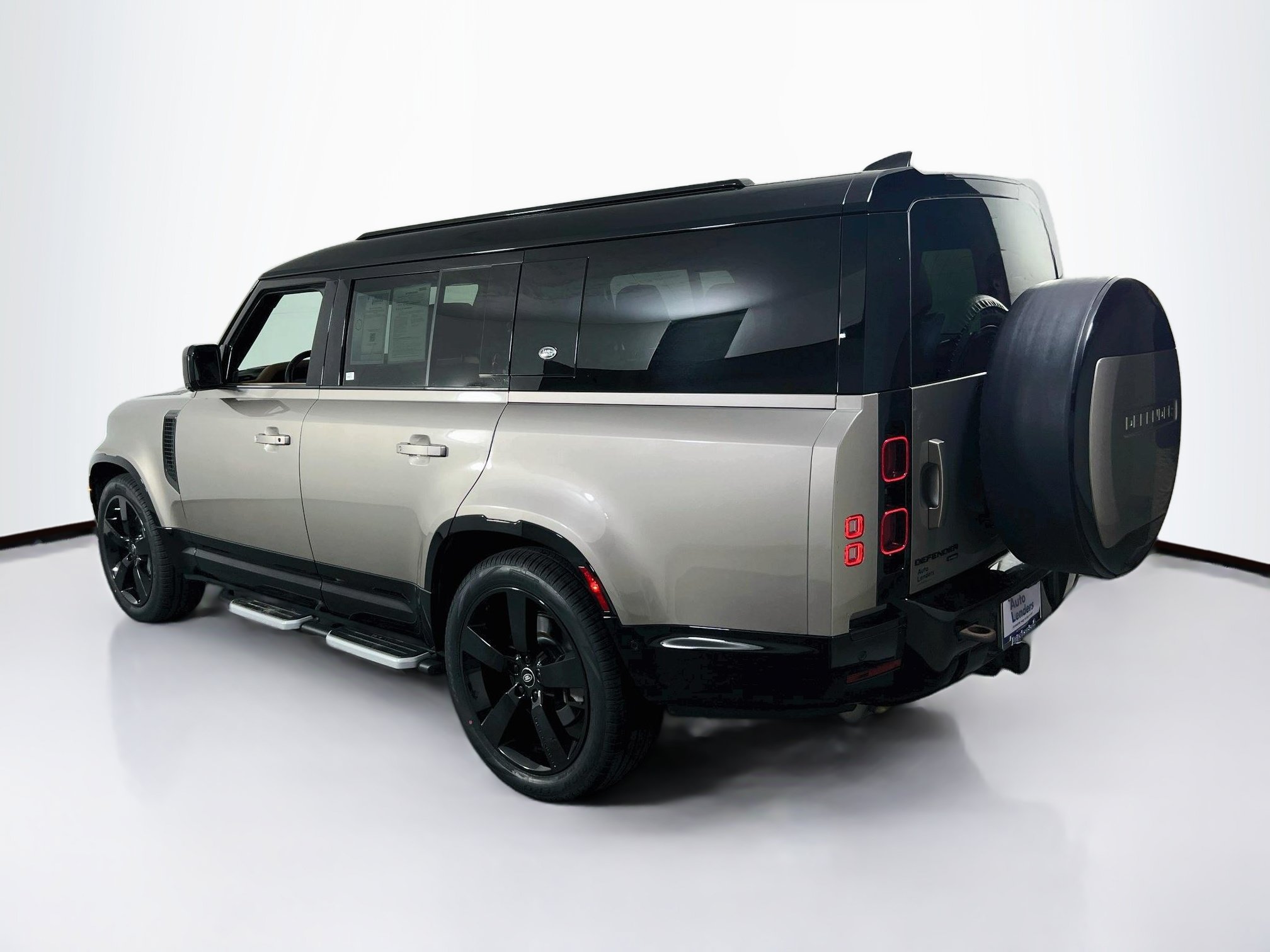 Used 2023 Land Rover Defender 130 X-Dynamic SE AWD/4WD image 7