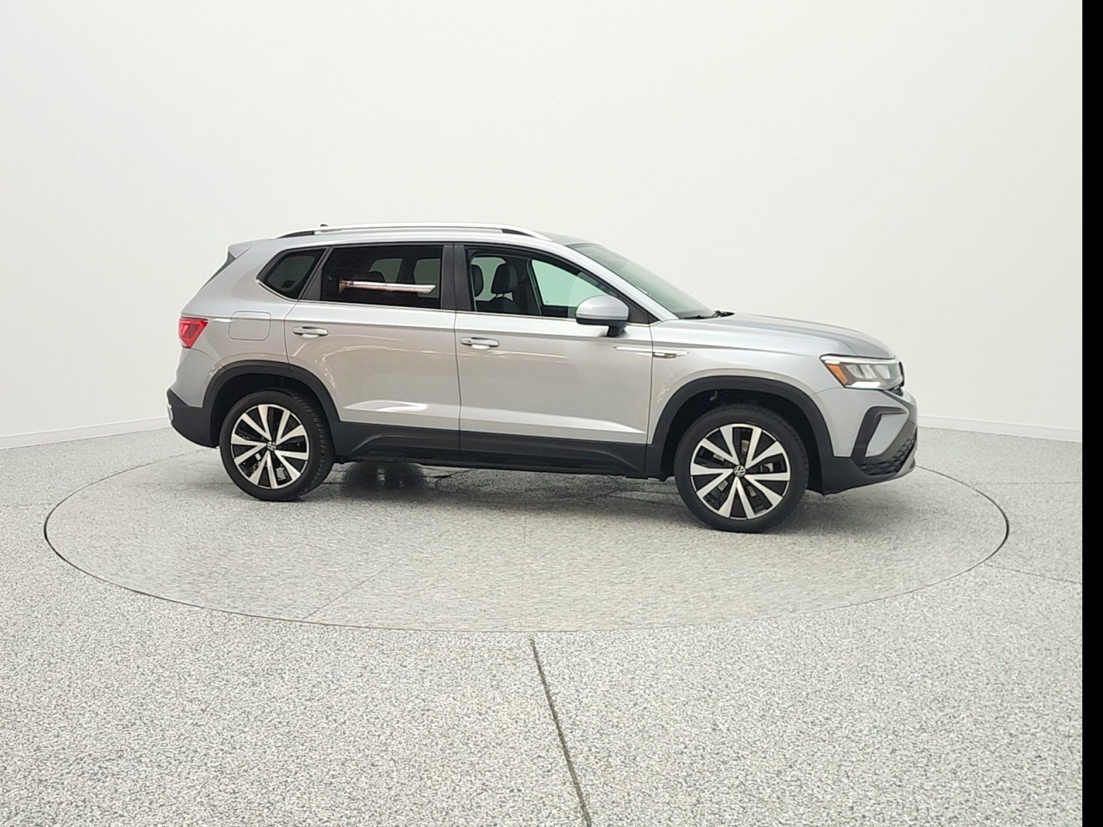 Used 2024 Volkswagen Taos SE FWD image 4