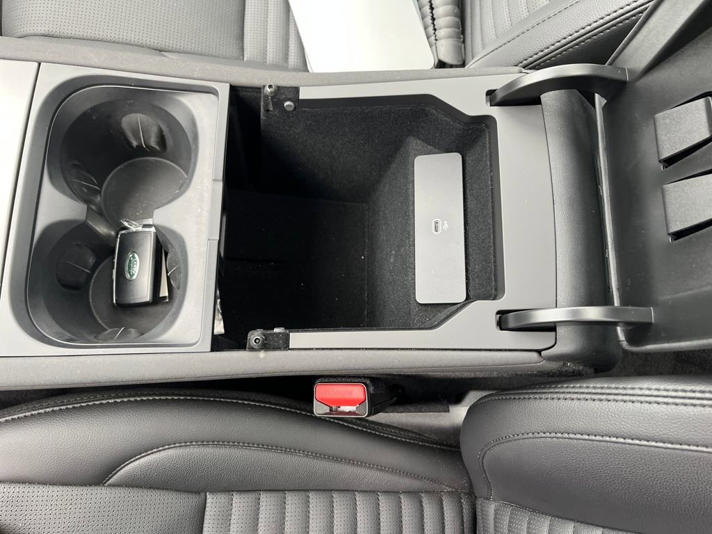Used 2025 Land Rover Discovery Sport S image 28