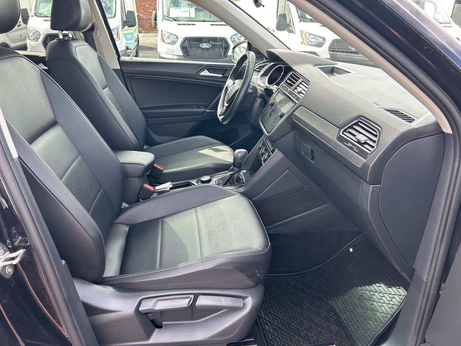 Used 2020 Volkswagen Tiguan SE w/ Panoramic Sunroof Package AWD/4WD image 17