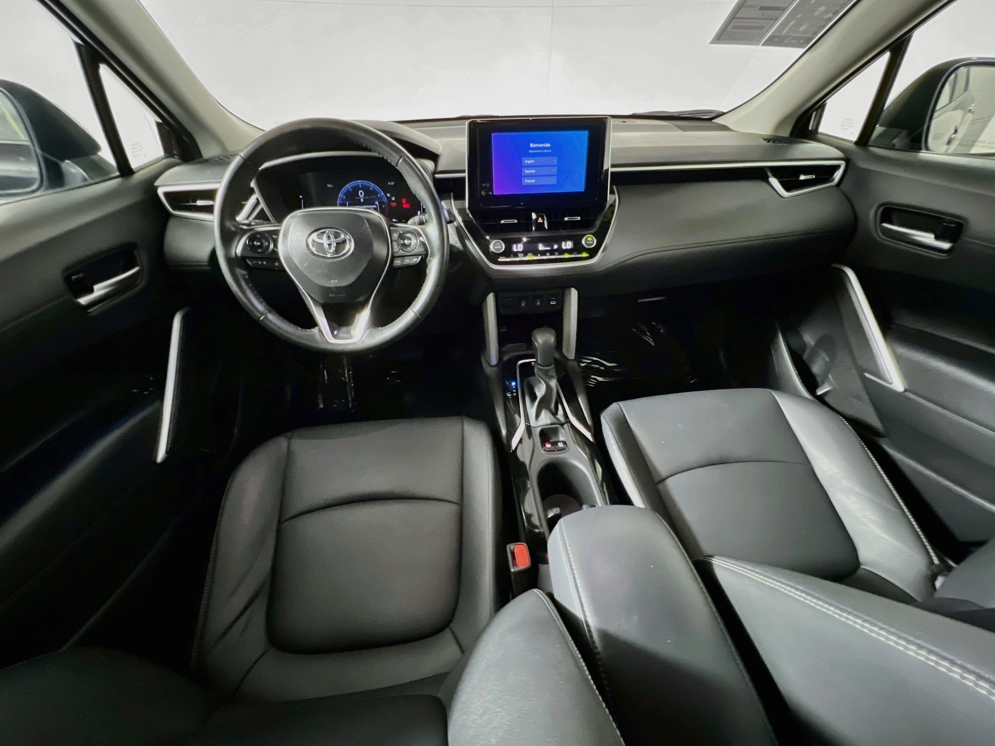 Used 2025 Toyota Corolla Cross XLE AWD/4WD image 30