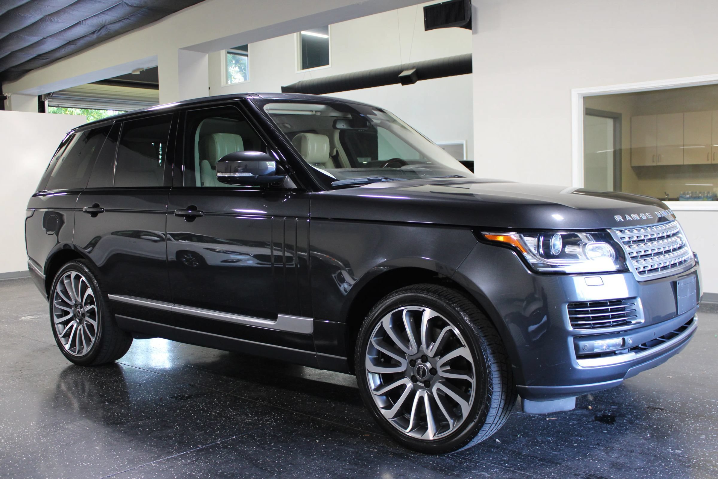 Used 2014 Land Rover Range Rover Supercharged AWD/4WD image 1