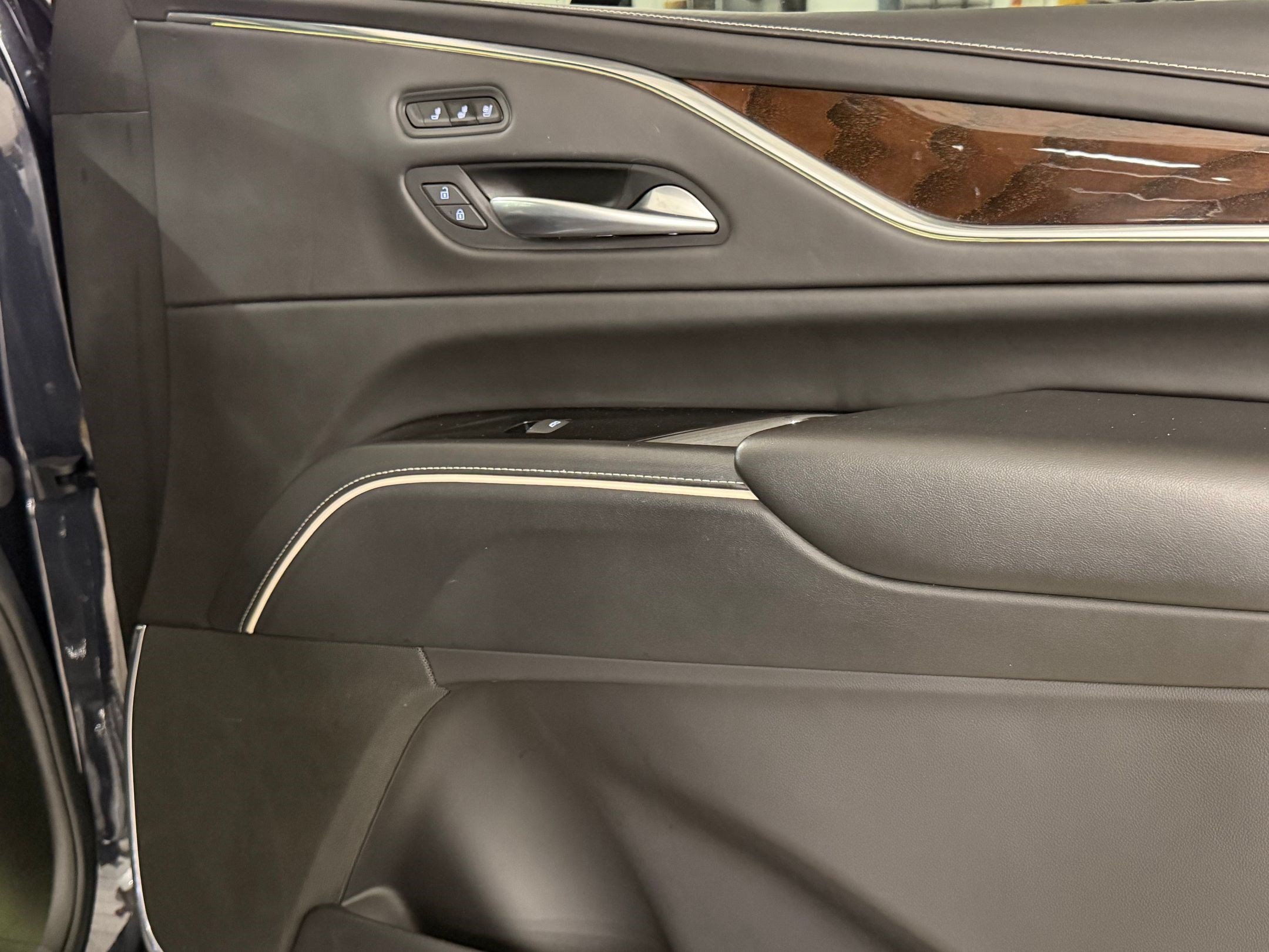 Used 2023 Cadillac Escalade Sport Platinum w/ Heavy-Duty Trailer Package AWD/4WD image 54