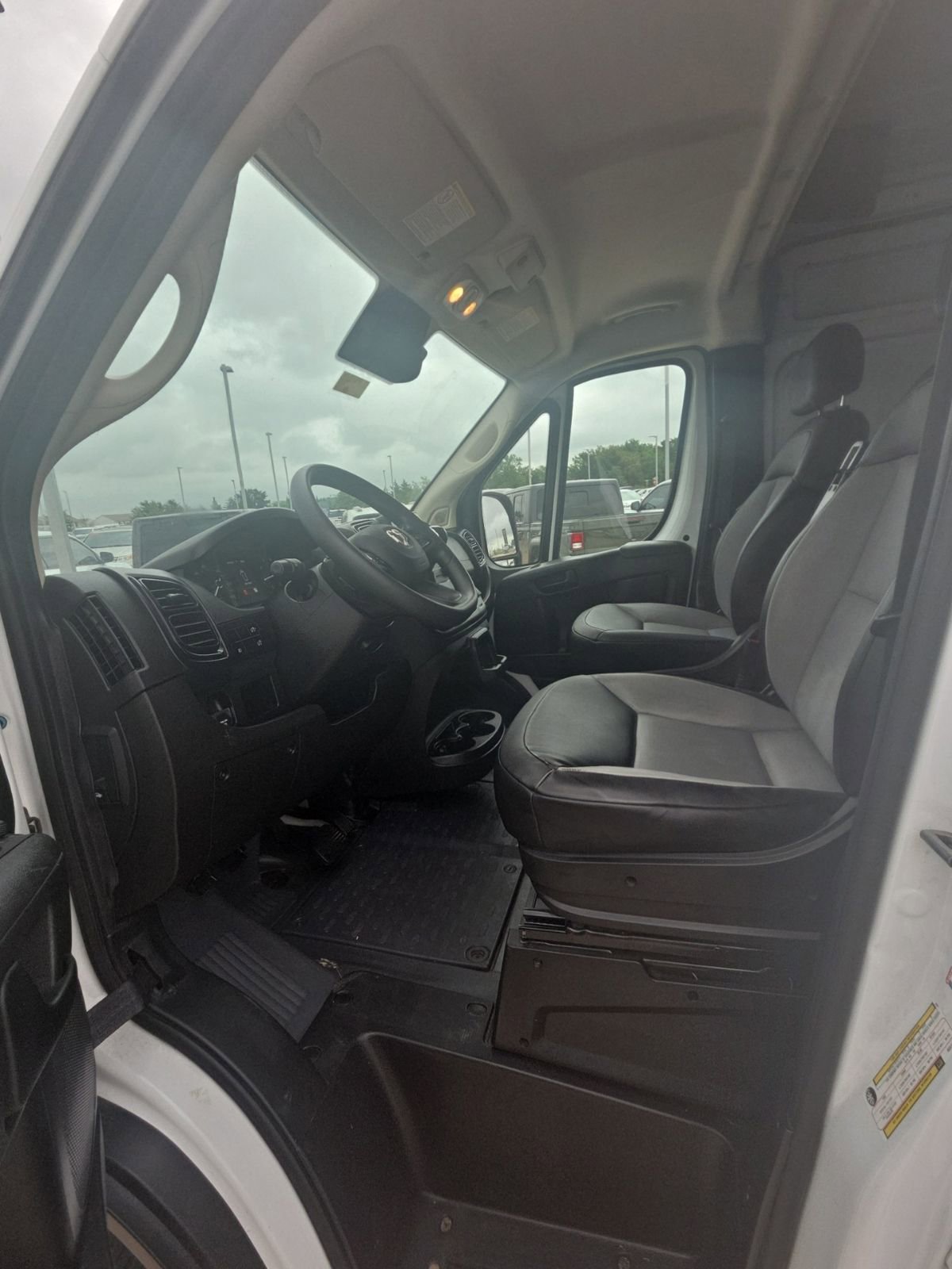 Used 2025 RAM ProMaster 2500 w/ Convenience Group FWD image 17