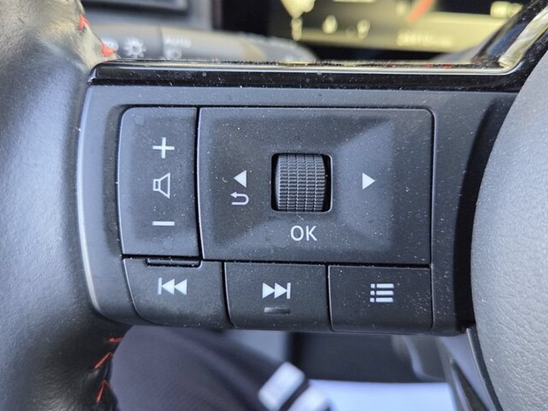 Used 2025 Nissan Kicks SR FWD image 24