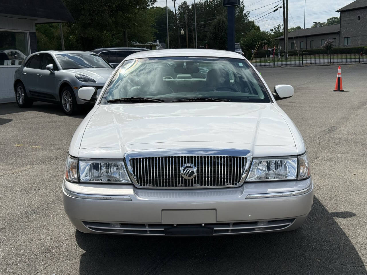 Used 2005 Mercury Grand Marquis LSE RWD image 3