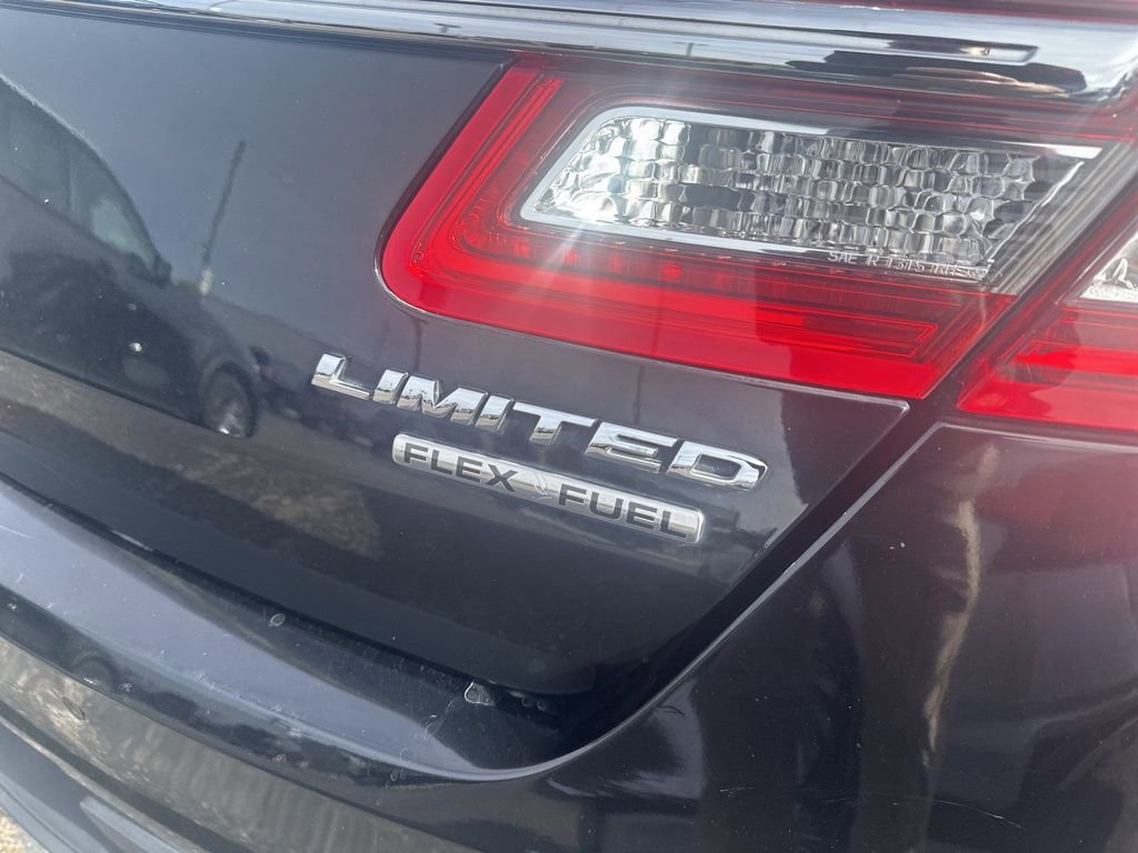Used 2017 Ford Taurus Limited FWD image 13