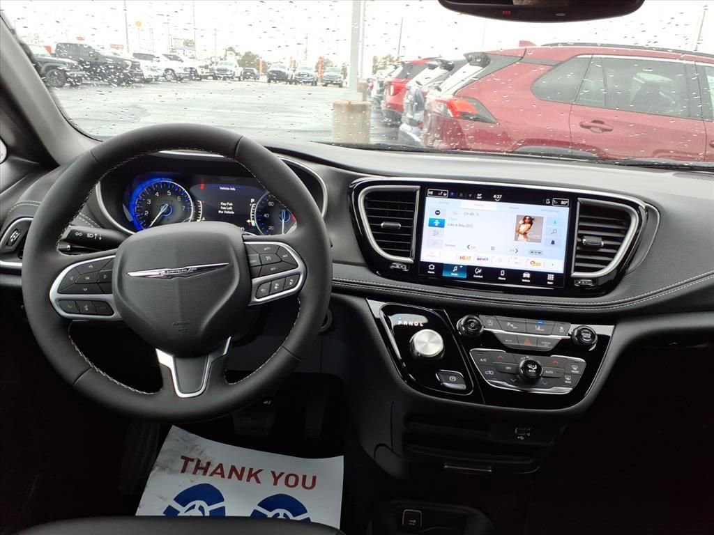 New 2026 Chrysler Pacifica Select w/ S Appearance Package image 8