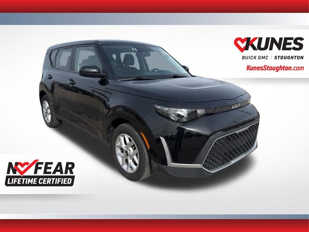Used 2025 Kia Soul LX FWD image 4