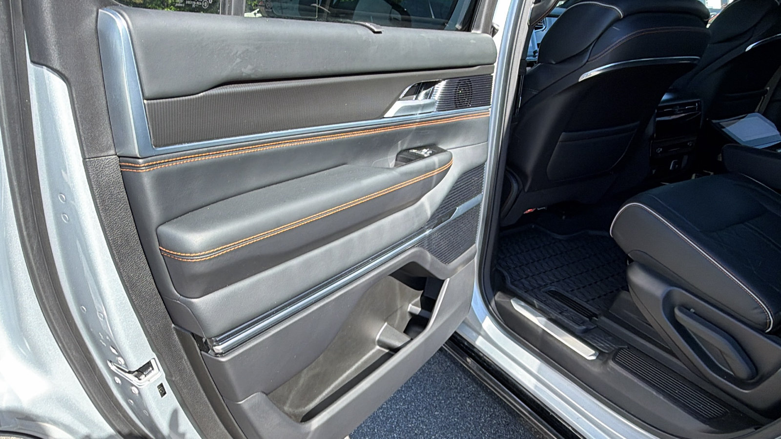 Certified 2025 Jeep Grand Wagoneer Series III w/ Quick Order Packagew 28T AWD/4WD image 24