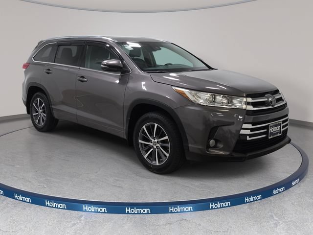 Used 2017 Toyota Highlander XLE AWD/4WD image 4