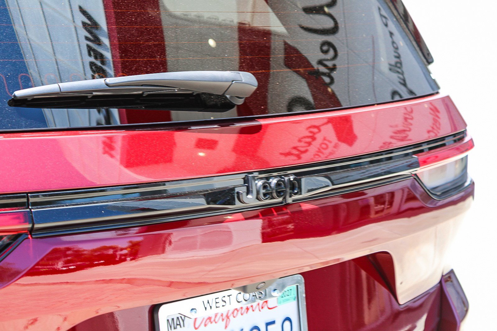 Used 2025 Jeep Grand Cherokee Altitude RWD image 12