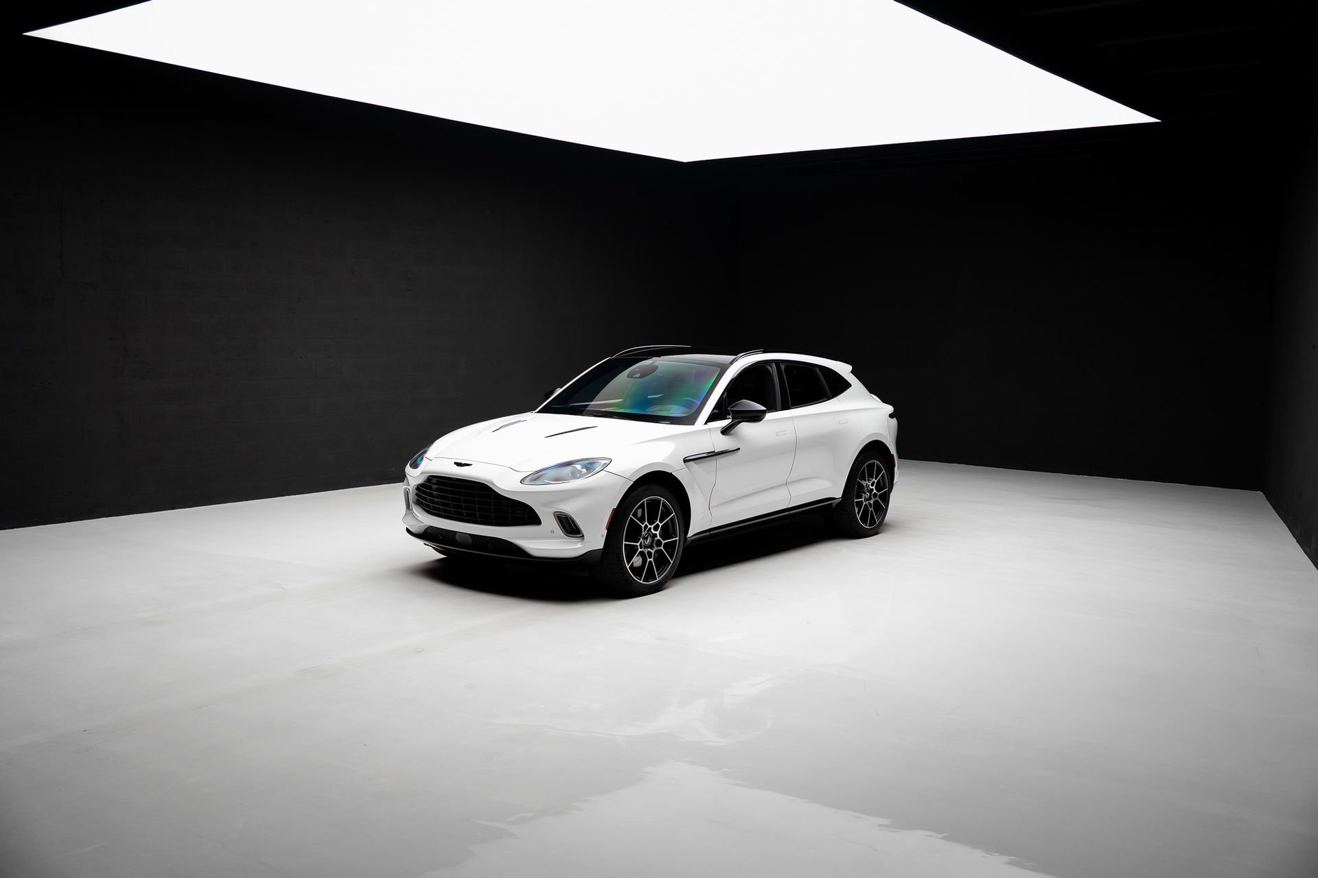 Used 2021 Aston Martin DBX AWD/4WD image 52