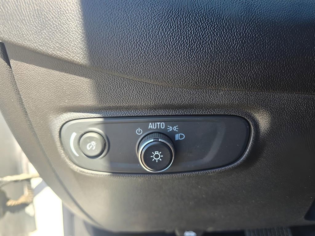 Used 2023 Chevrolet Equinox LS image 22