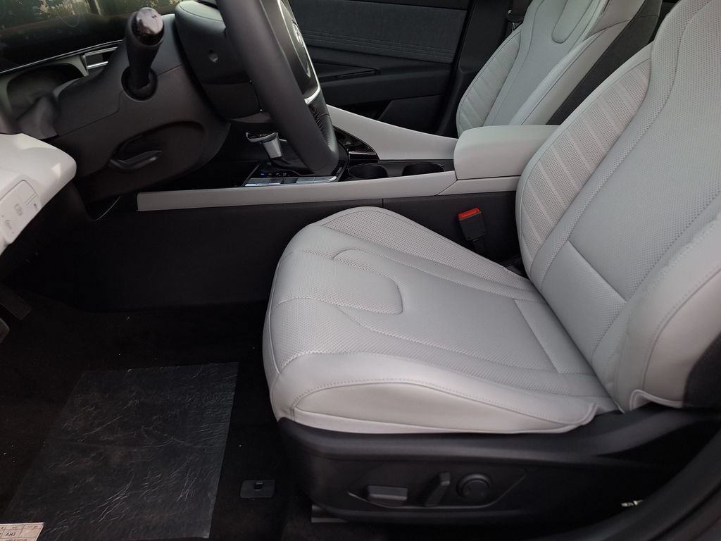 New 2026 Hyundai Elantra Limited FWD image 11