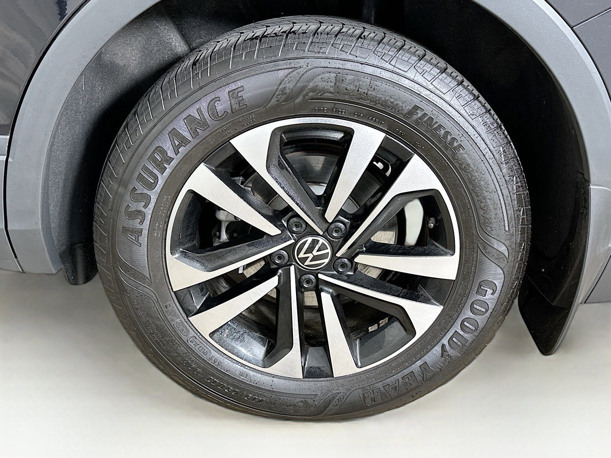 Used 2024 Volkswagen Tiguan S image 11