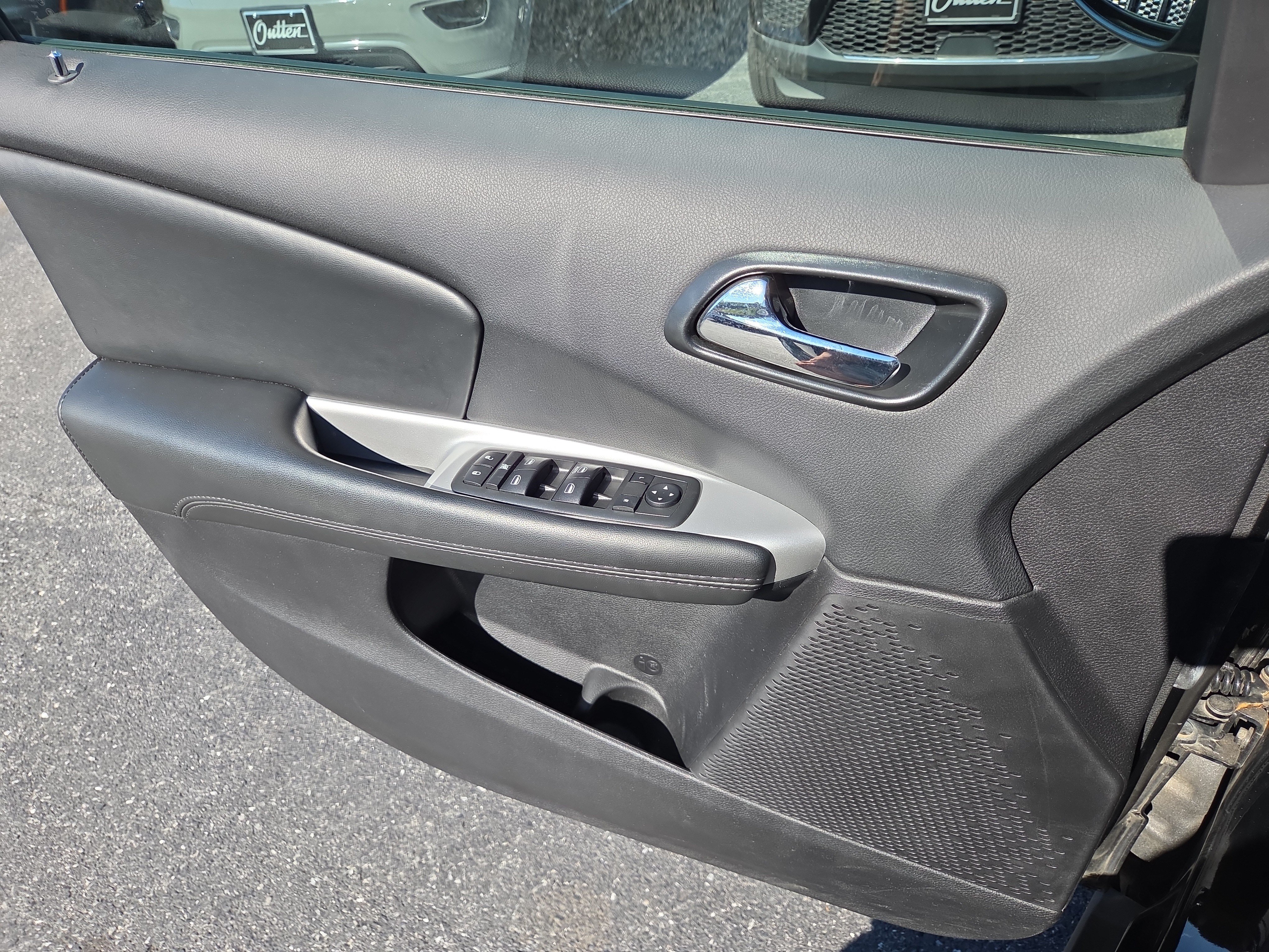 Used 2019 Dodge Journey SE FWD image 15