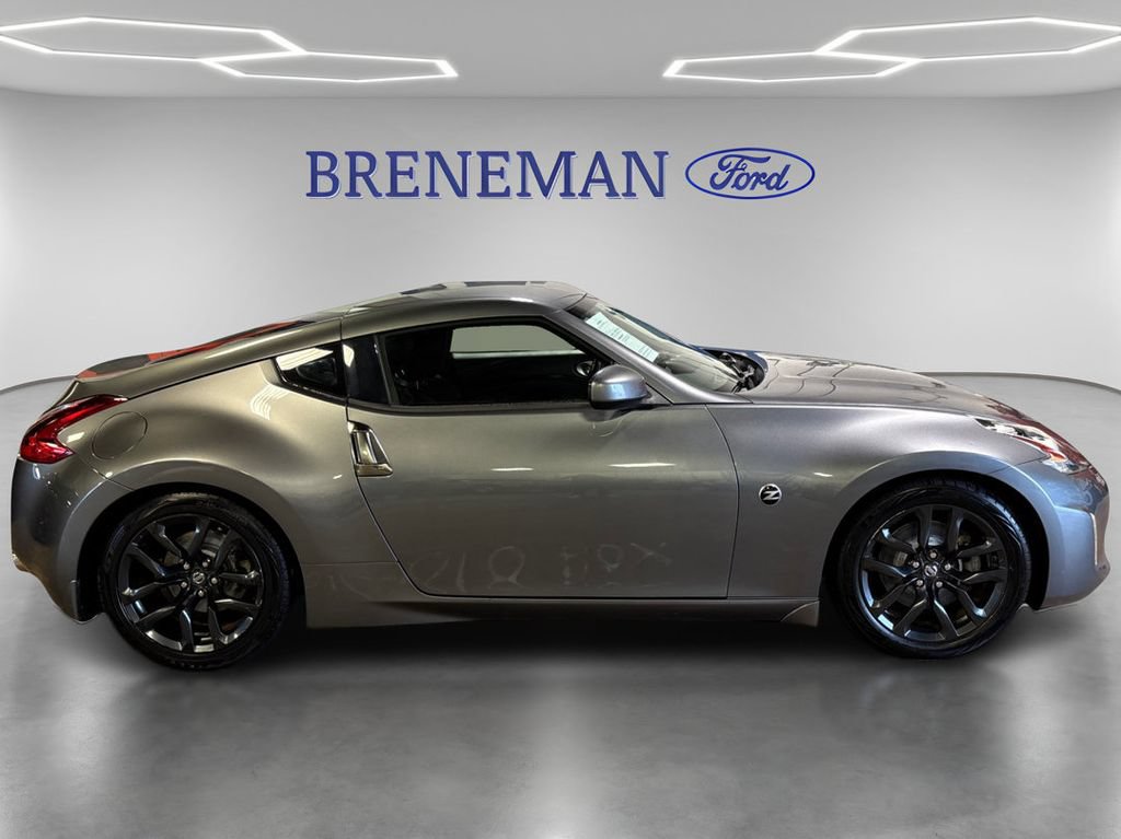 Used 2020 Nissan 370Z Coupe RWD image 4