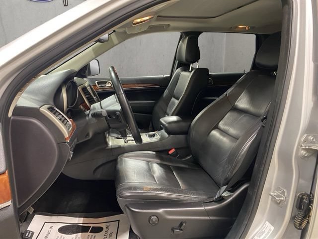 Used 2013 Jeep Grand Cherokee Limited w/ Trailer Tow Group IV AWD/4WD image 12