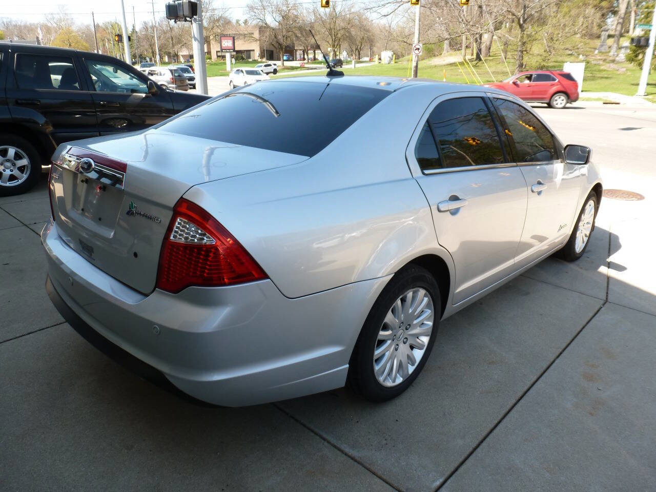 Used 2012 Ford Fusion Hybrid FWD image 2