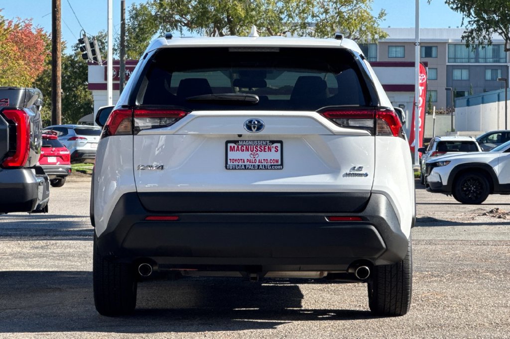 Used 2023 Toyota RAV4 LE AWD/4WD image 4