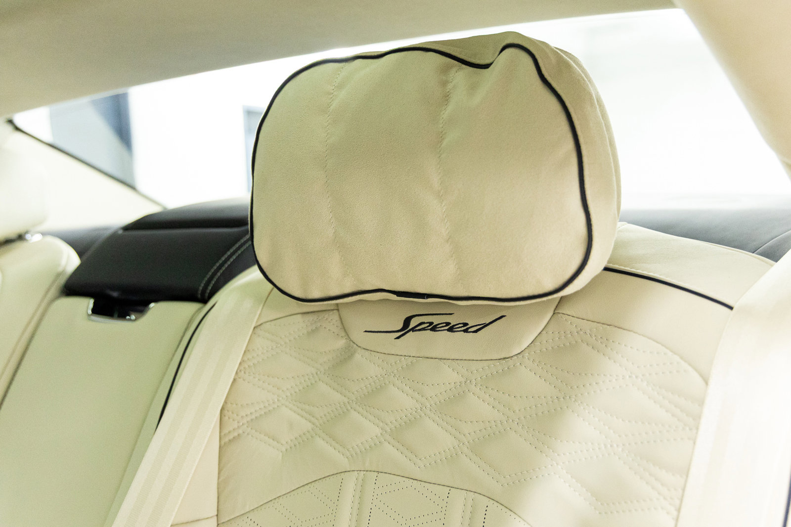 Certified 2025 Bentley Flying Spur Plug-In Hybrid AWD/4WD image 45