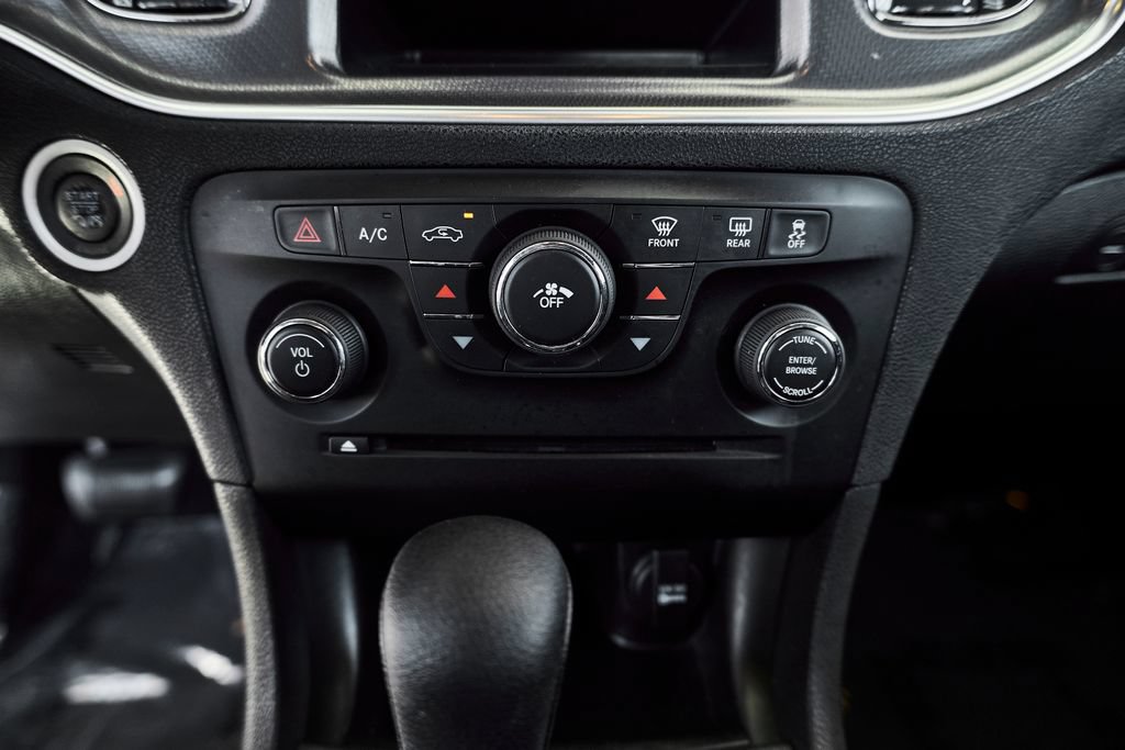 Used 2013 Dodge Charger SE RWD image 28
