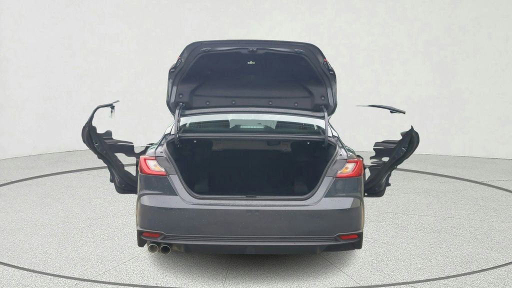 Used 2025 Toyota Camry SE image 12