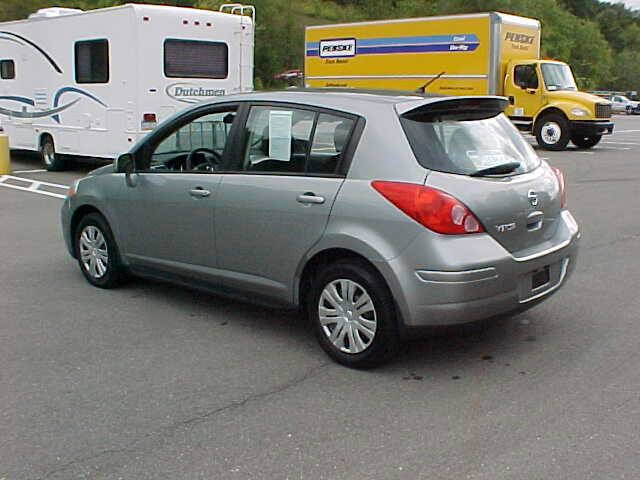 Used 2011 Nissan Versa 1.8 S w/ Plus Pkg image 8