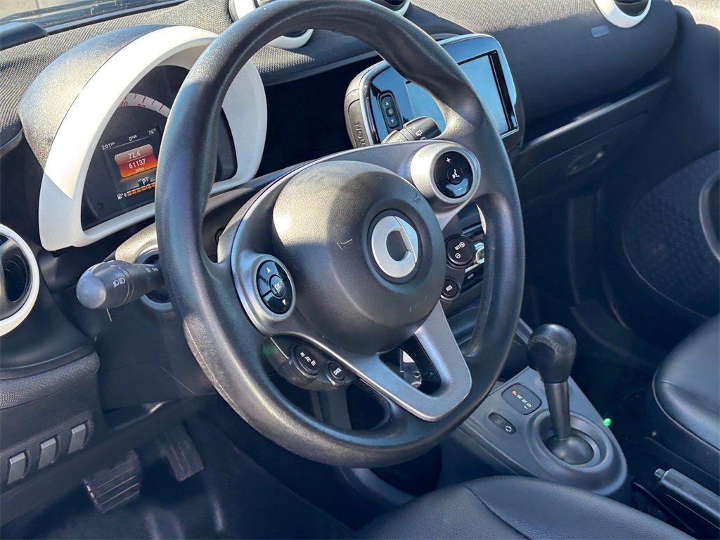 Used 2016 smart fortwo pure image 9