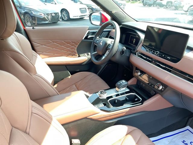 Used 2025 Mitsubishi Outlander SEL image 19