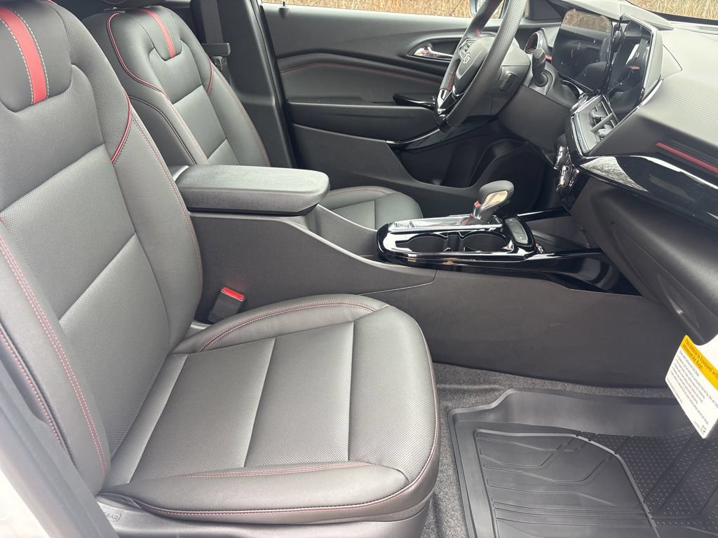 New 2026 Chevrolet Trax RS w/ Sunroof Package FWD image 31