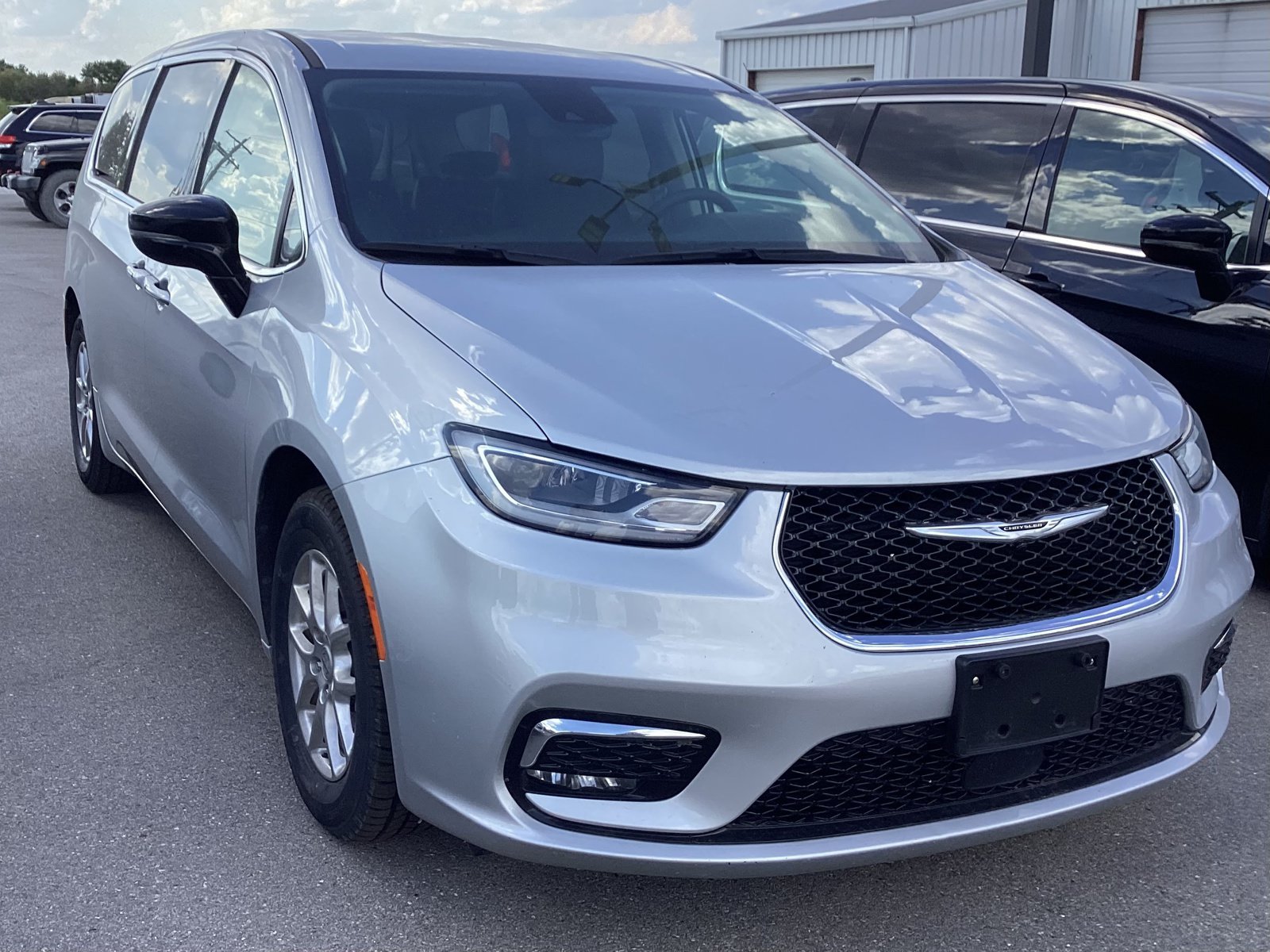 Used 2023 Chrysler Pacifica Touring-L