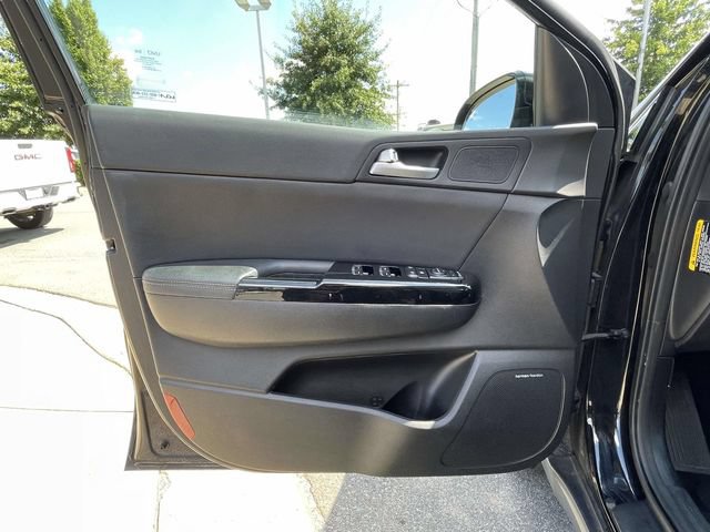 Certified 2022 Kia Sportage EX w/ EX Technology Package FWD image 19