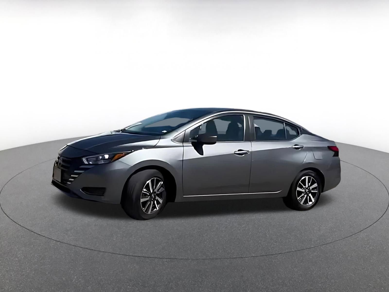 Used 2025 Nissan Versa SV image 4