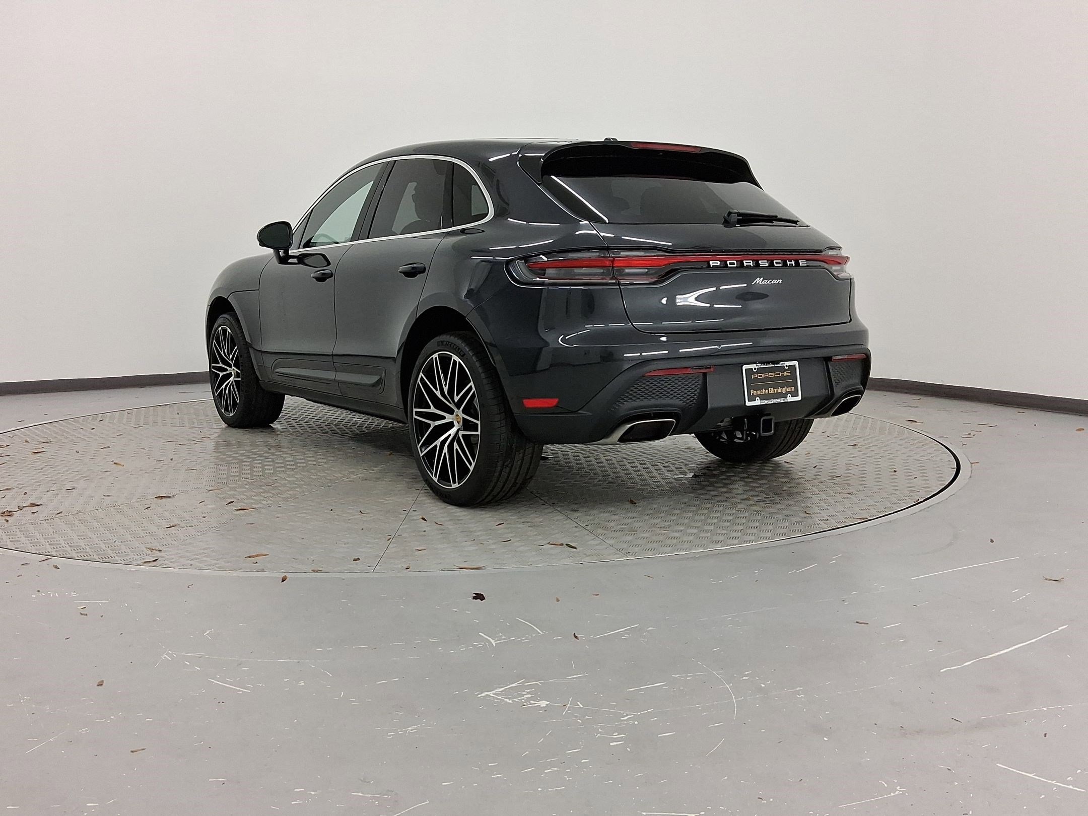 Used 2026 Porsche Macan image 3