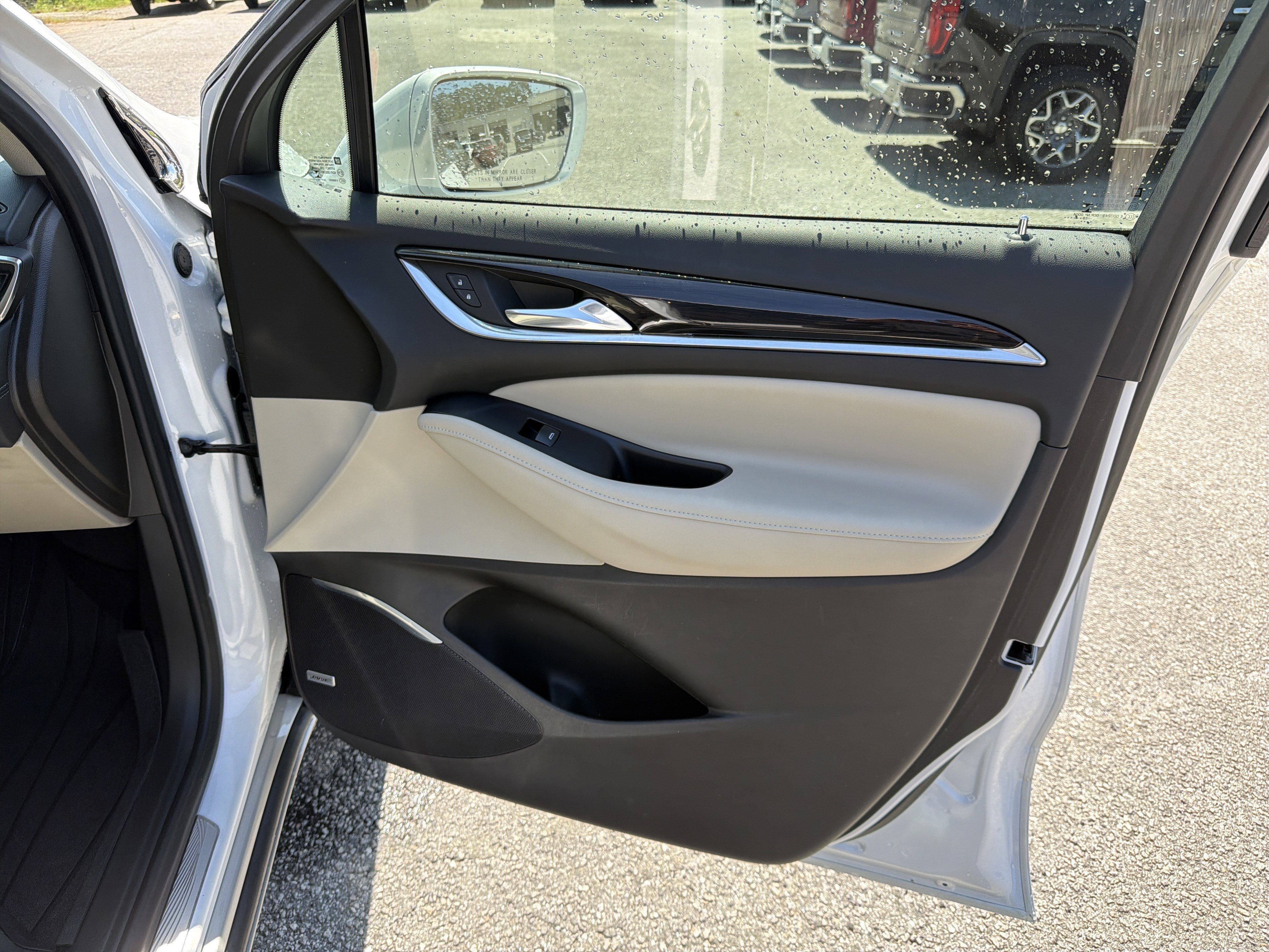 Used 2020 Buick Enclave Essence w/ Sound and Sites Package image 17