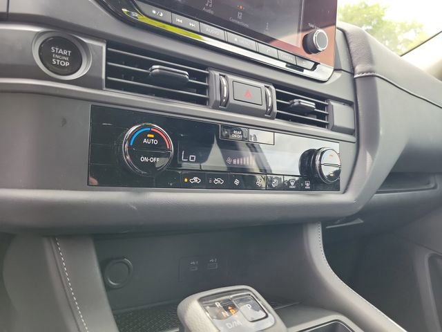 Used 2025 Nissan Pathfinder S AWD/4WD image 21