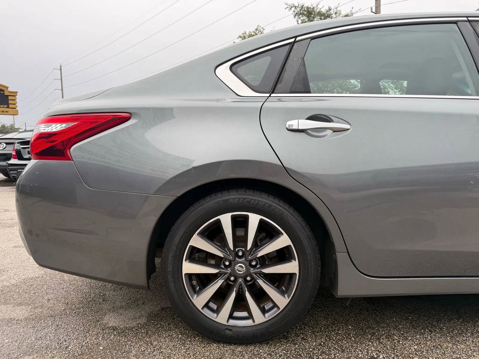 Used 2017 Nissan Altima 2.5 SL w/ Moonroof Package image 35
