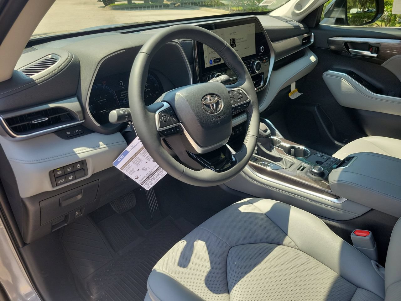 New 2026 Toyota Highlander Limited AWD/4WD image 16