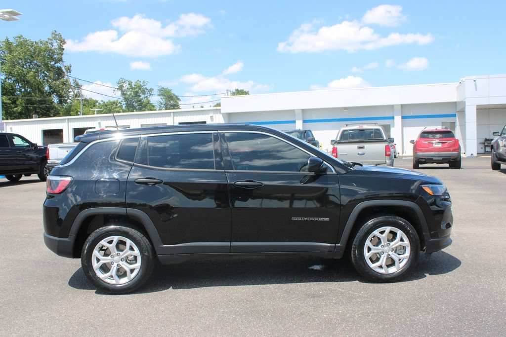 Used 2024 Jeep Compass Sport AWD/4WD image 11